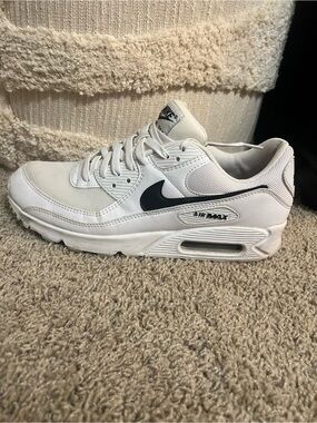 Nike White and Black Air Max Women’s